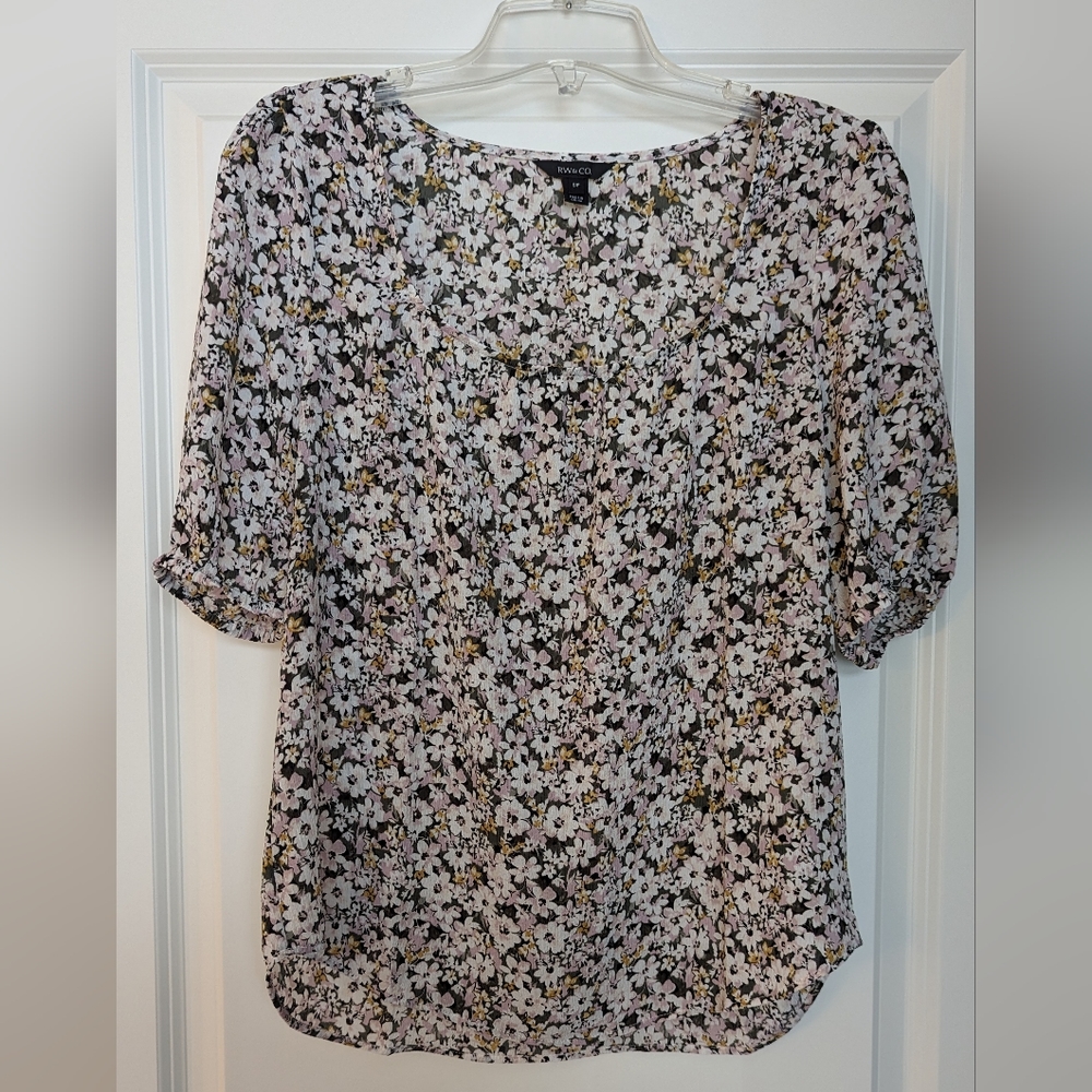 RW&Co. Floral Blouse
